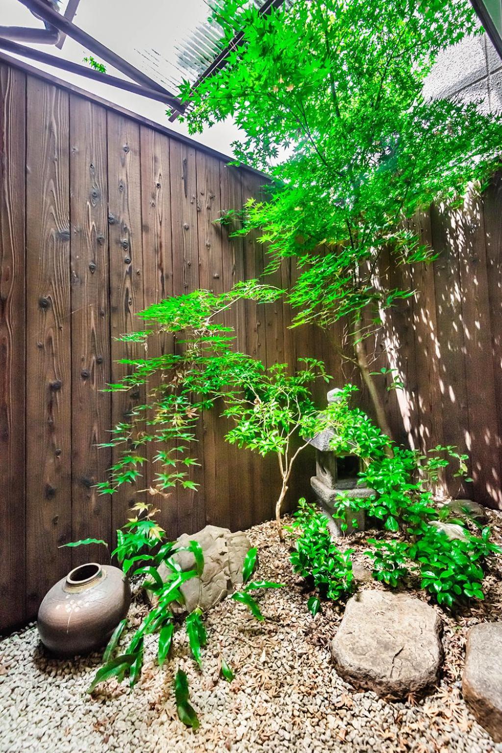 桜の宿赤金three Two Toilets Kyōto
